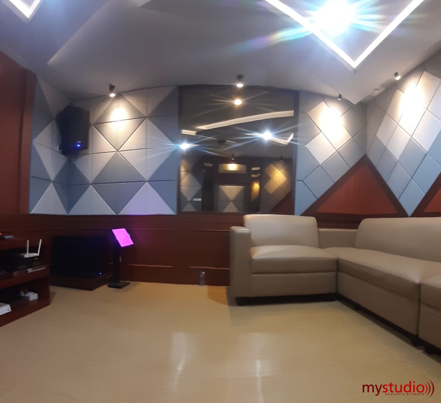 Lakukan Quality Time Bersama Keluarga dengan Bikin Karaoke di Rumah